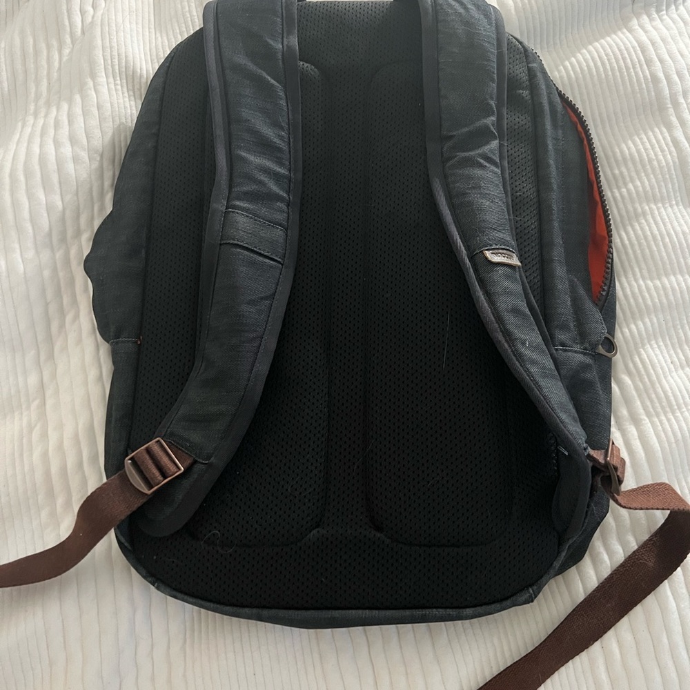 Incase Backpack - Picture 4 of 4